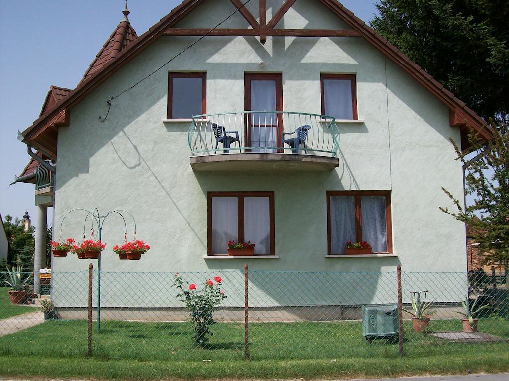 Borostyan Vendeghaz Lägenhet Balatonkeresztúr Rum bild